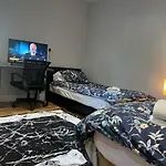 Grand Bleu - London - Next To Piccadilly Line Tube Station & Brand New Facilities